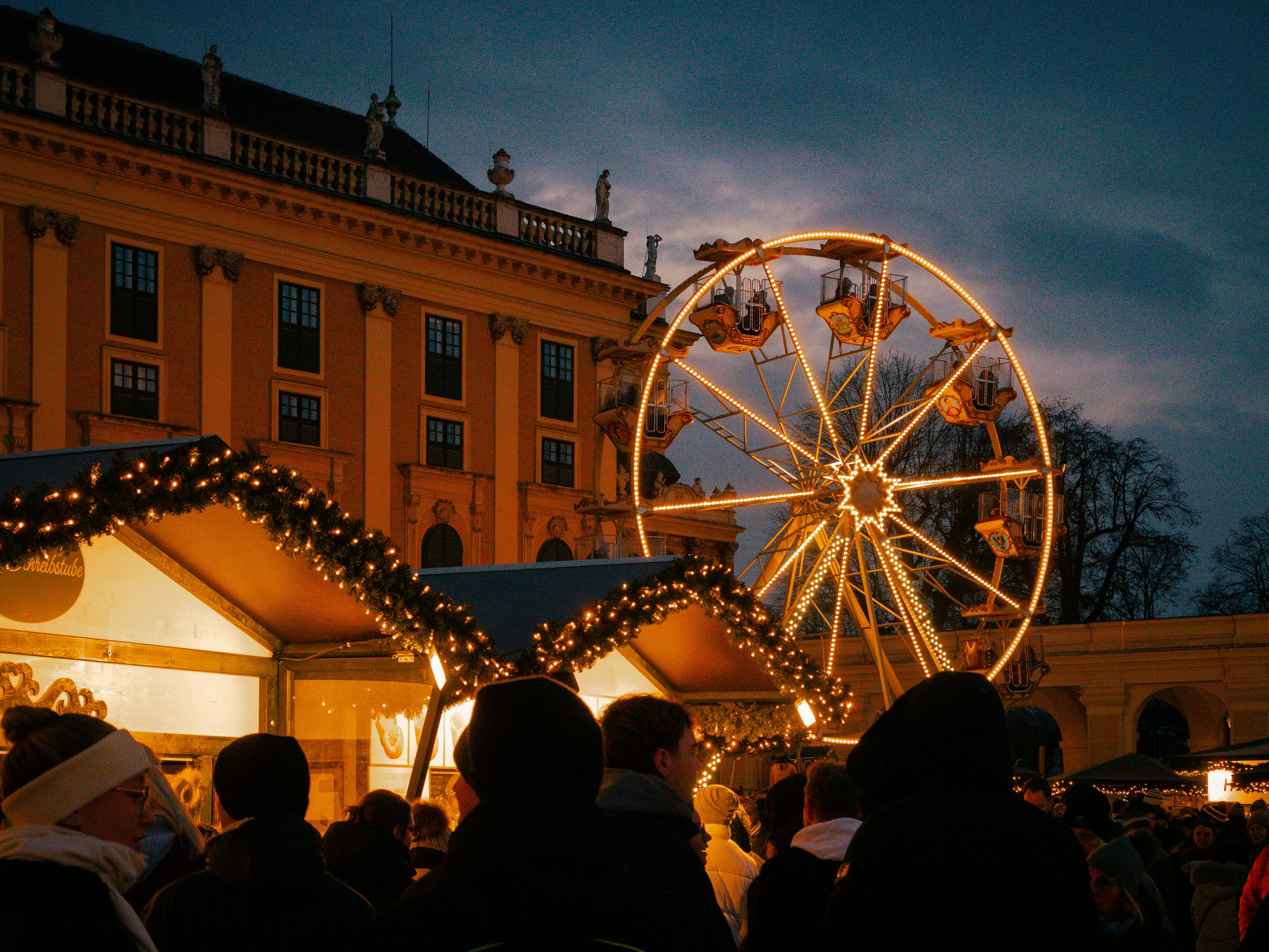 Wien Adventszauber: Zwischen Lichterglanz, Kaiserschmarrn & Weihnachtszauber